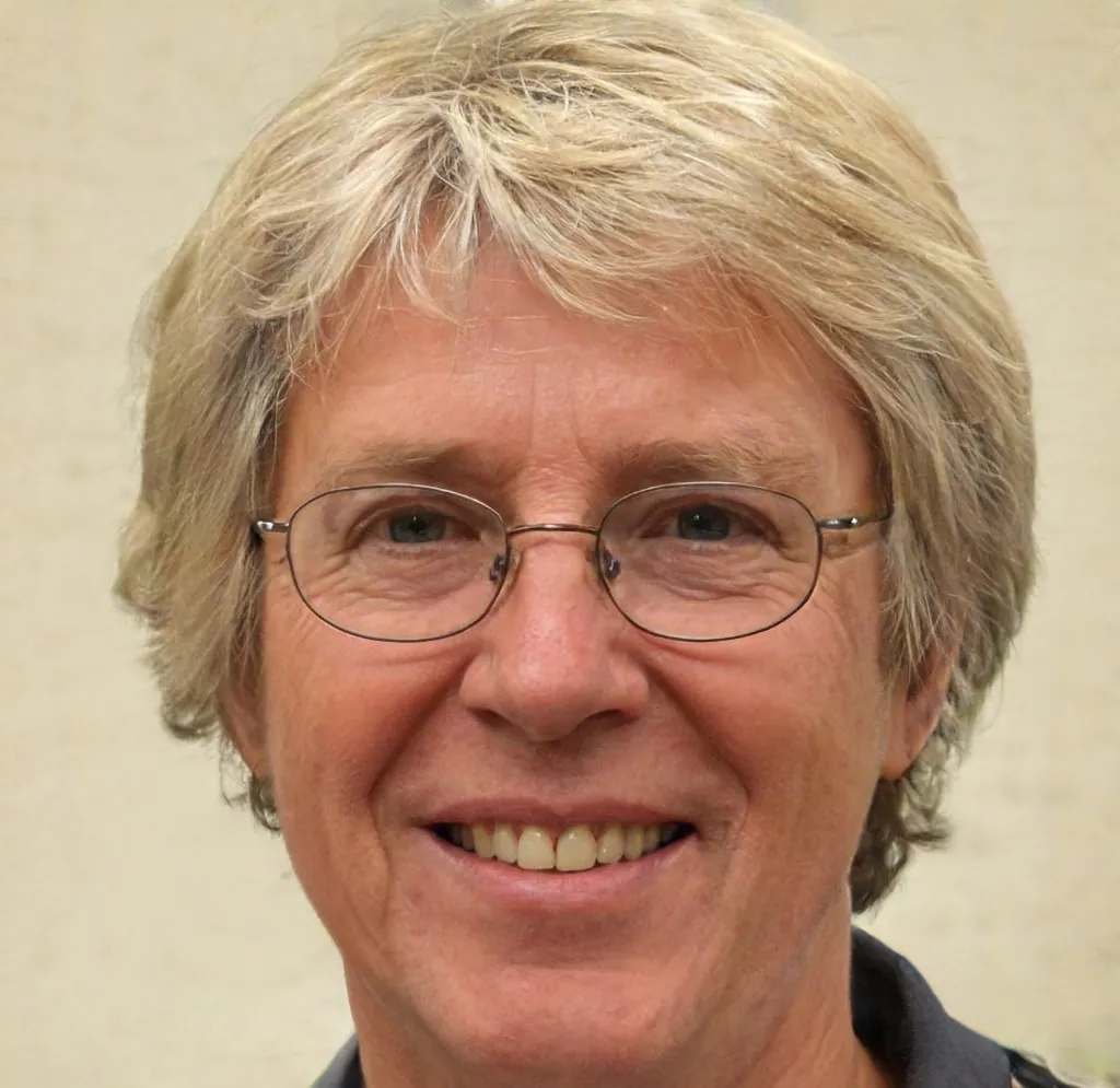 דינה, תל-אביב